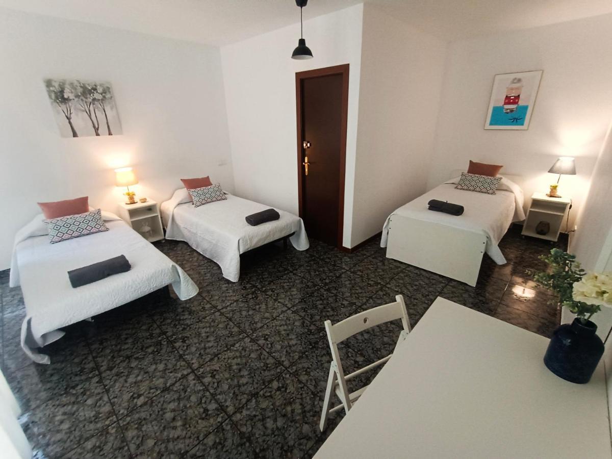By Plaza Urquinaona Rooms Барселона Екстериор снимка