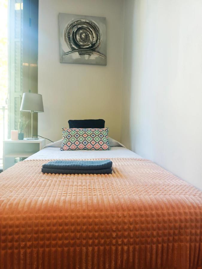 By Plaza Urquinaona Rooms Барселона Екстериор снимка
